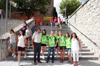 Fernández Rubio visita a los peregrinos de la Jornada Mundial de la Juventud alojados en Las Rozas