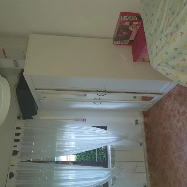 Se alquila habitación amueblada en el centro de las Rozas,  preferiblemente chica no fumadora.  608008407
