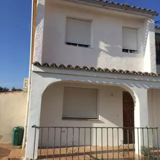 Casa de verano con piscina y a